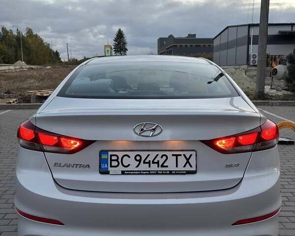 Сірий Хендай Елантра, об'ємом двигуна 1.59 л та пробігом 140 тис. км за 12000 $, фото 4 на Automoto.ua
