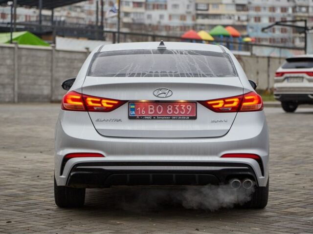 Серый Хендай Элантра, объемом двигателя 1.6 л и пробегом 145 тыс. км за 12500 $, фото 4 на Automoto.ua