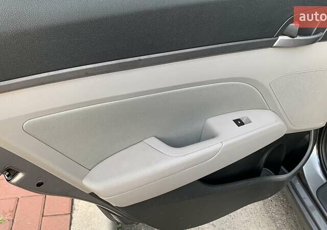 Сірий Хендай Елантра, об'ємом двигуна 2 л та пробігом 165 тис. км за 10700 $, фото 14 на Automoto.ua