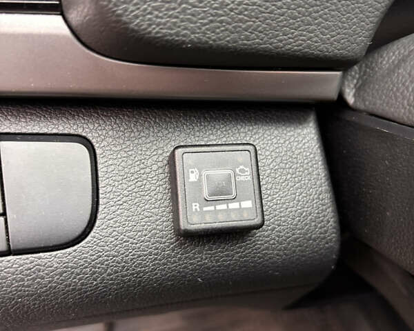 Серый Хендай Элантра, объемом двигателя 1.6 л и пробегом 111 тыс. км за 11900 $, фото 4 на Automoto.ua