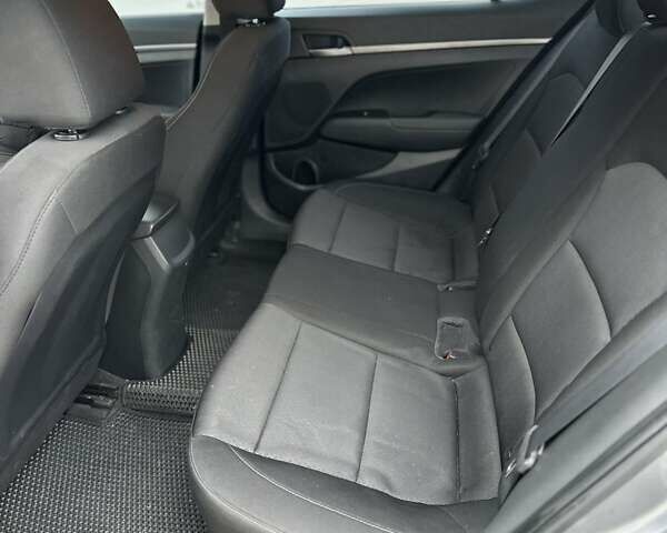 Серый Хендай Элантра, объемом двигателя 2 л и пробегом 175 тыс. км за 11200 $, фото 7 на Automoto.ua