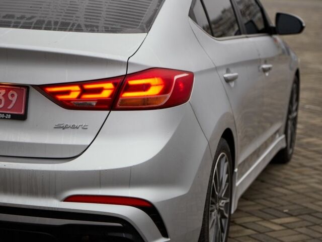 Серый Хендай Элантра, объемом двигателя 1.6 л и пробегом 145 тыс. км за 12500 $, фото 9 на Automoto.ua