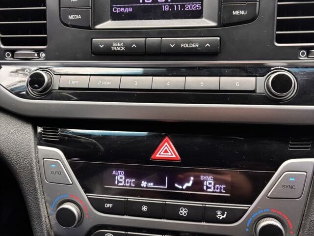 Сірий Хендай Елантра, об'ємом двигуна 1.6 л та пробігом 111 тис. км за 11900 $, фото 23 на Automoto.ua