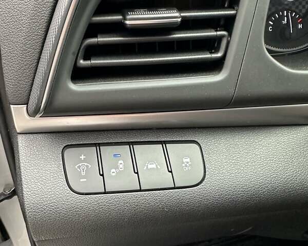 Серый Хендай Элантра, объемом двигателя 2 л и пробегом 62 тыс. км за 14700 $, фото 28 на Automoto.ua