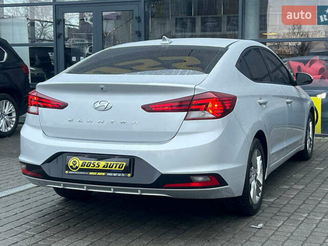 Серый Хендай Элантра, объемом двигателя 2 л и пробегом 62 тыс. км за 14800 $, фото 6 на Automoto.ua