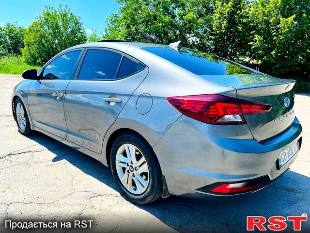 Сірий Хендай Елантра, об'ємом двигуна 2 л та пробігом 106 тис. км за 11999 $, фото 4 на Automoto.ua