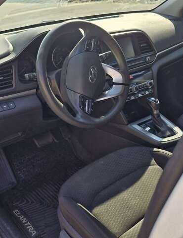 Серый Хендай Элантра, объемом двигателя 2 л и пробегом 90 тыс. км за 15000 $, фото 4 на Automoto.ua