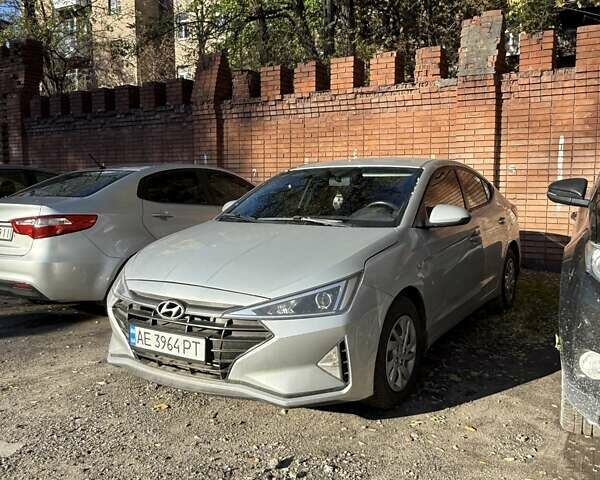 Серый Хендай Элантра, объемом двигателя 1.59 л и пробегом 186 тыс. км за 11000 $, фото 2 на Automoto.ua