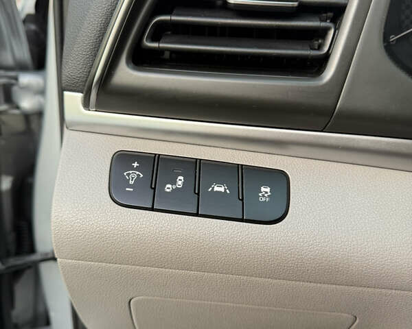 Серый Хендай Элантра, объемом двигателя 2 л и пробегом 92 тыс. км за 13800 $, фото 19 на Automoto.ua