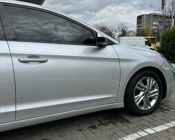 Серый Хендай Элантра, объемом двигателя 2 л и пробегом 62 тыс. км за 14700 $, фото 10 на Automoto.ua