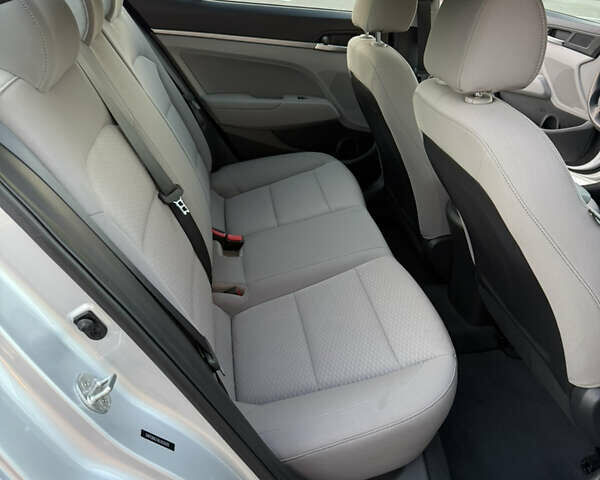 Серый Хендай Элантра, объемом двигателя 2 л и пробегом 92 тыс. км за 13800 $, фото 21 на Automoto.ua