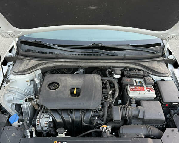 Серый Хендай Элантра, объемом двигателя 2 л и пробегом 92 тыс. км за 13800 $, фото 11 на Automoto.ua