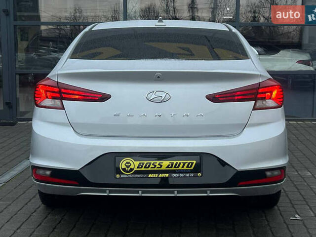 Серый Хендай Элантра, объемом двигателя 2 л и пробегом 62 тыс. км за 14800 $, фото 5 на Automoto.ua