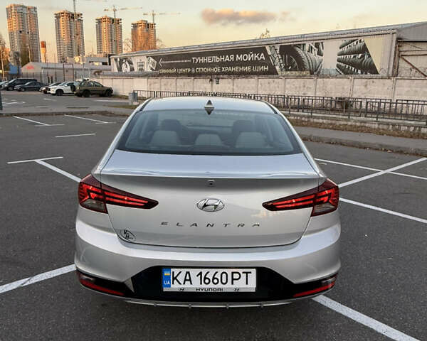 Серый Хендай Элантра, объемом двигателя 2 л и пробегом 92 тыс. км за 13800 $, фото 5 на Automoto.ua