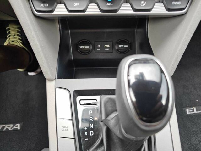 Серый Хендай Элантра, объемом двигателя 2 л и пробегом 24 тыс. км за 16100 $, фото 13 на Automoto.ua