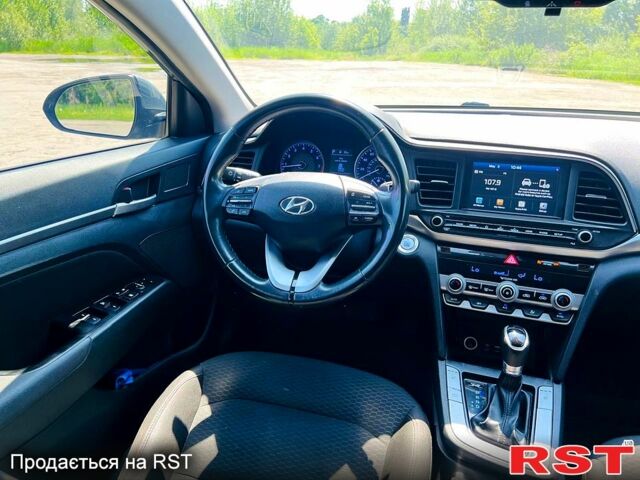 Сірий Хендай Елантра, об'ємом двигуна 2 л та пробігом 106 тис. км за 11999 $, фото 7 на Automoto.ua