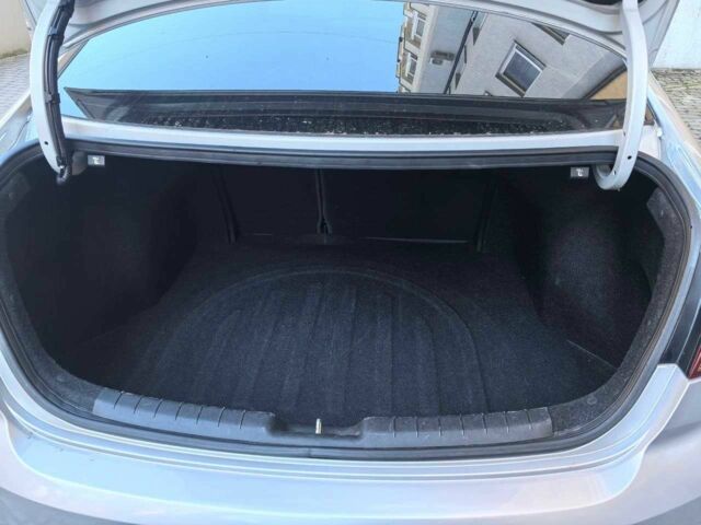 Серый Хендай Элантра, объемом двигателя 1.6 л и пробегом 220 тыс. км за 15000 $, фото 7 на Automoto.ua