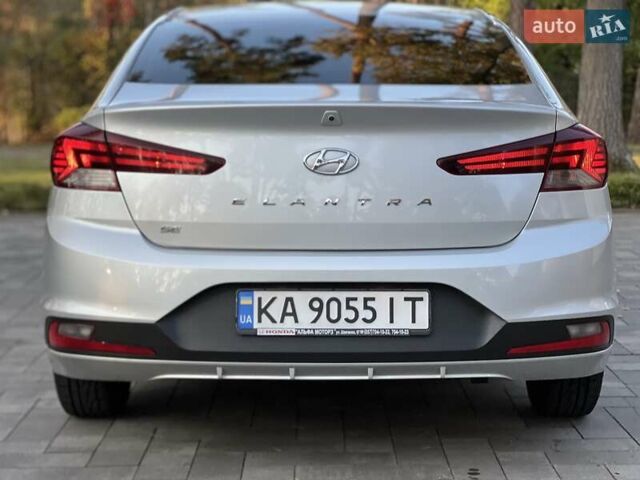 Серый Хендай Элантра, объемом двигателя 2 л и пробегом 92 тыс. км за 12900 $, фото 13 на Automoto.ua