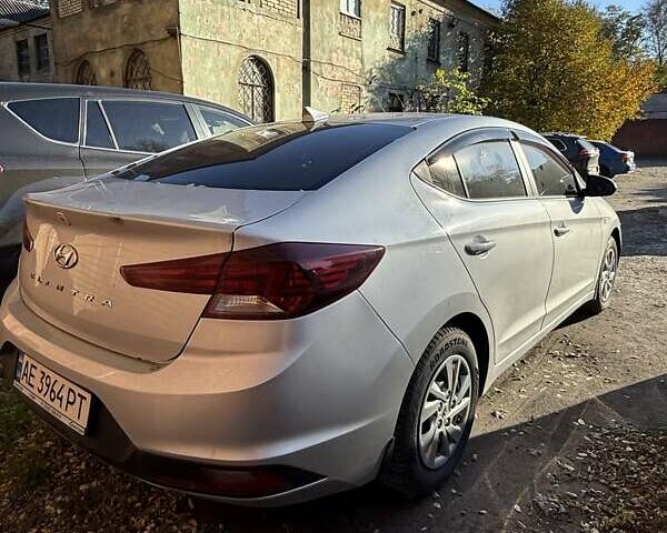 Серый Хендай Элантра, объемом двигателя 1.59 л и пробегом 186 тыс. км за 11000 $, фото 3 на Automoto.ua