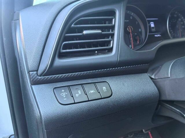 Серый Хендай Элантра, объемом двигателя 1.6 л и пробегом 220 тыс. км за 15000 $, фото 5 на Automoto.ua