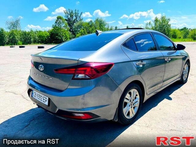 Сірий Хендай Елантра, об'ємом двигуна 2 л та пробігом 106 тис. км за 11999 $, фото 3 на Automoto.ua