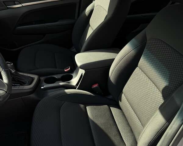 Серый Хендай Элантра, объемом двигателя 1.59 л и пробегом 40 тыс. км за 17500 $, фото 19 на Automoto.ua