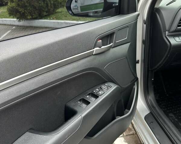 Серый Хендай Элантра, объемом двигателя 2 л и пробегом 62 тыс. км за 14700 $, фото 13 на Automoto.ua