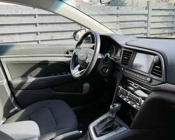 Серый Хендай Элантра, объемом двигателя 1.59 л и пробегом 40 тыс. км за 17500 $, фото 33 на Automoto.ua