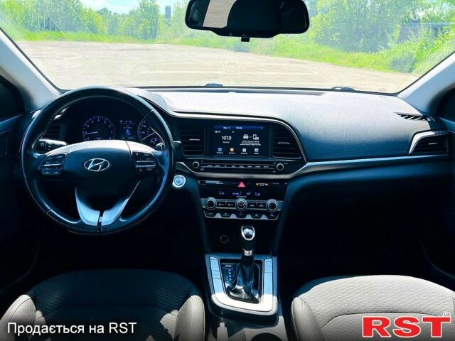 Сірий Хендай Елантра, об'ємом двигуна 2 л та пробігом 106 тис. км за 11999 $, фото 6 на Automoto.ua