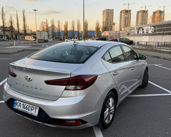 Серый Хендай Элантра, объемом двигателя 2 л и пробегом 92 тыс. км за 13800 $, фото 1 на Automoto.ua