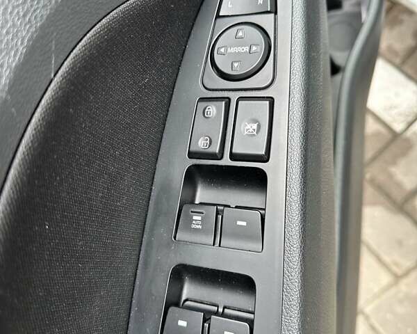 Серый Хендай Элантра, объемом двигателя 2 л и пробегом 62 тыс. км за 14700 $, фото 20 на Automoto.ua