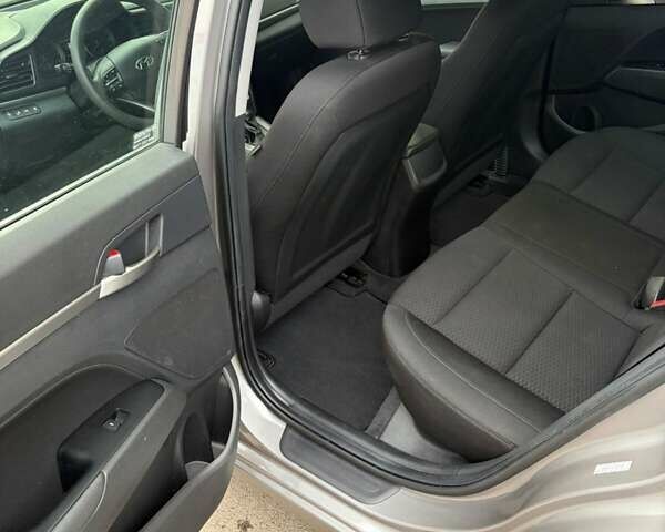 Сірий Хендай Елантра, об'ємом двигуна 2 л та пробігом 68 тис. км за 14900 $, фото 12 на Automoto.ua