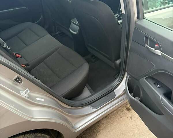 Сірий Хендай Елантра, об'ємом двигуна 2 л та пробігом 68 тис. км за 14900 $, фото 11 на Automoto.ua