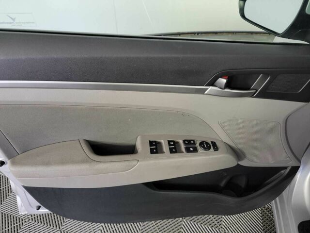 Серый Хендай Элантра, объемом двигателя 2 л и пробегом 53 тыс. км за 11800 $, фото 8 на Automoto.ua