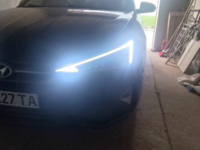 Серый Хендай Элантра, объемом двигателя 2 л и пробегом 85 тыс. км за 14450 $, фото 2 на Automoto.ua