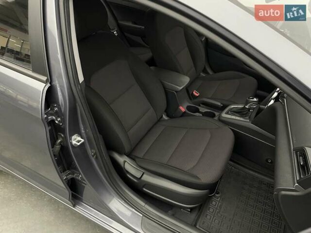 Серый Хендай Элантра, объемом двигателя 1.6 л и пробегом 94 тыс. км за 15754 $, фото 8 на Automoto.ua