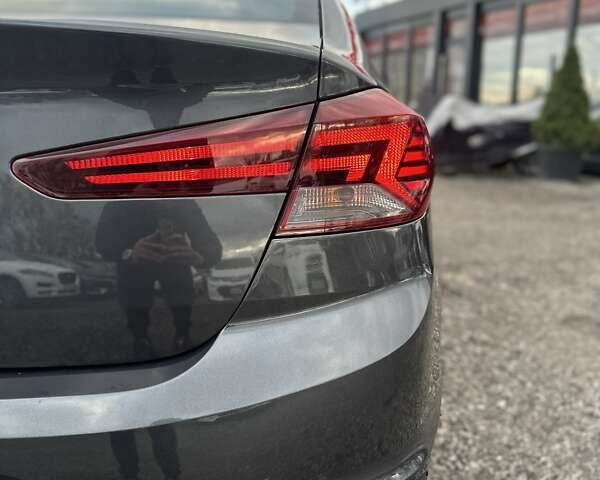 Серый Хендай Элантра, объемом двигателя 2 л и пробегом 66 тыс. км за 14900 $, фото 9 на Automoto.ua