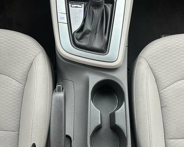 Серый Хендай Элантра, объемом двигателя 2 л и пробегом 66 тыс. км за 14900 $, фото 25 на Automoto.ua