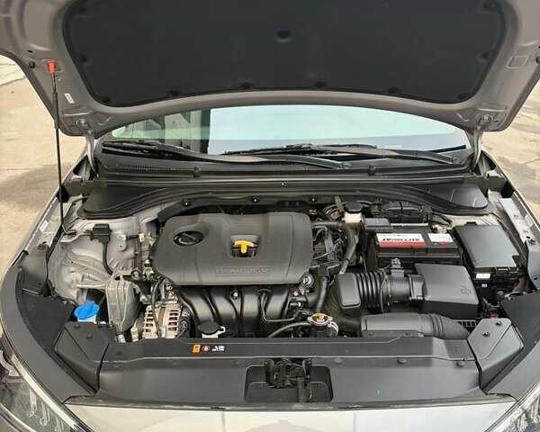 Сірий Хендай Елантра, об'ємом двигуна 2 л та пробігом 68 тис. км за 14900 $, фото 19 на Automoto.ua