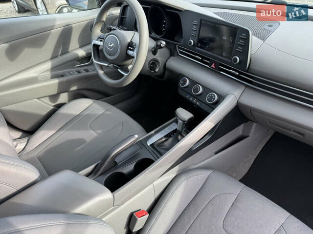 Хендай Элантра 2020 в Ивано-Франковске на Automoto.ua Серый Хендай Элантра, объемом двигателя 2 л и пробегом 113 тыс. км за 15000 $, фото 28 на Automoto.ua