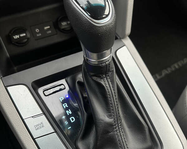 Сірий Хендай Елантра, об'ємом двигуна 2 л та пробігом 66 тис. км за 14900 $, фото 20 на Automoto.ua