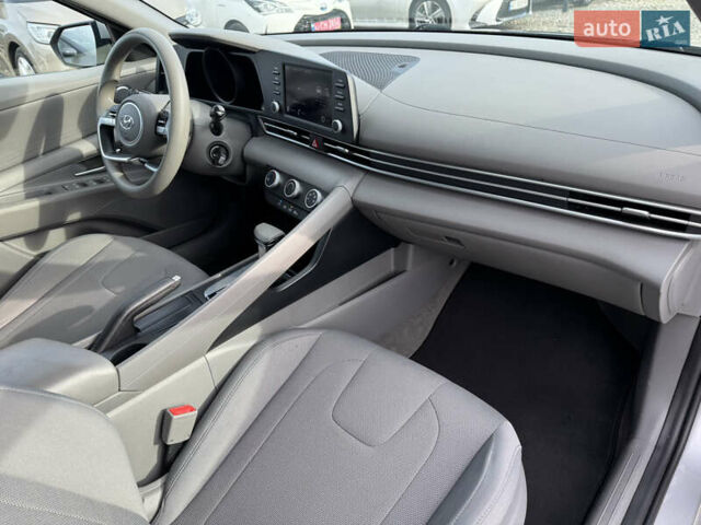 Хендай Элантра 2020 в Ивано-Франковске на Automoto.ua Серый Хендай Элантра, объемом двигателя 2 л и пробегом 113 тыс. км за 15000 $, фото 27 на Automoto.ua
