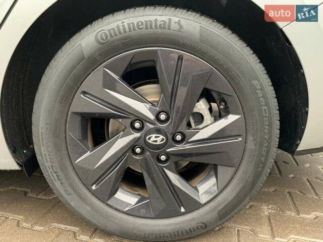 Серый Хендай Элантра, объемом двигателя 2 л и пробегом 69 тыс. км за 17900 $, фото 15 на Automoto.ua