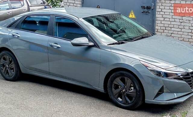 Серый Хендай Элантра, объемом двигателя 2 л и пробегом 68 тыс. км за 19970 $, фото 3 на Automoto.ua