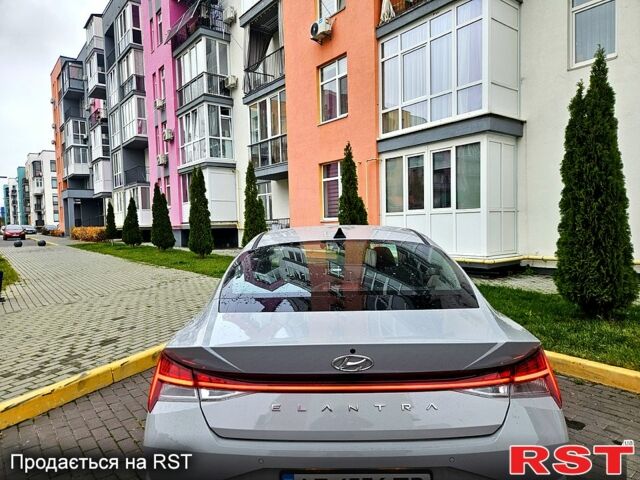 Сірий Хендай Елантра, об'ємом двигуна 1.6 л та пробігом 33 тис. км за 18999 $, фото 4 на Automoto.ua