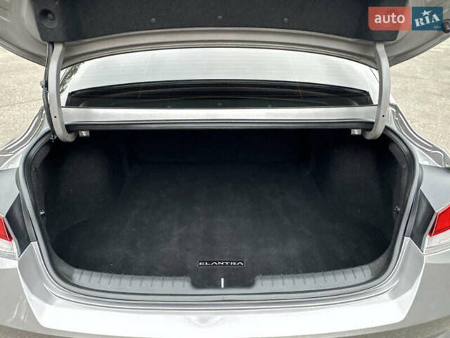 Сірий Хендай Елантра, об'ємом двигуна 2 л та пробігом 135 тис. км за 16700 $, фото 22 на Automoto.ua