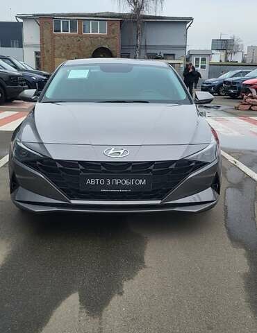 Сірий Хендай Елантра, об'ємом двигуна 1.59 л та пробігом 32 тис. км за 18417 $, фото 4 на Automoto.ua