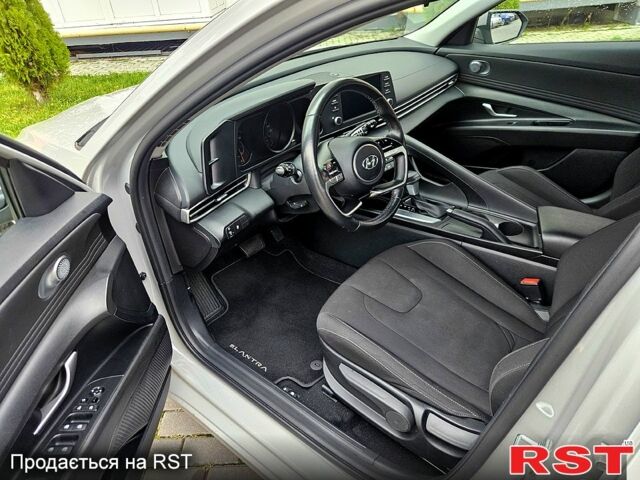 Сірий Хендай Елантра, об'ємом двигуна 1.6 л та пробігом 33 тис. км за 18999 $, фото 1 на Automoto.ua