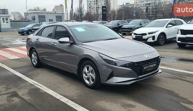 Сірий Хендай Елантра, об'ємом двигуна 1.59 л та пробігом 32 тис. км за 18417 $, фото 1 на Automoto.ua