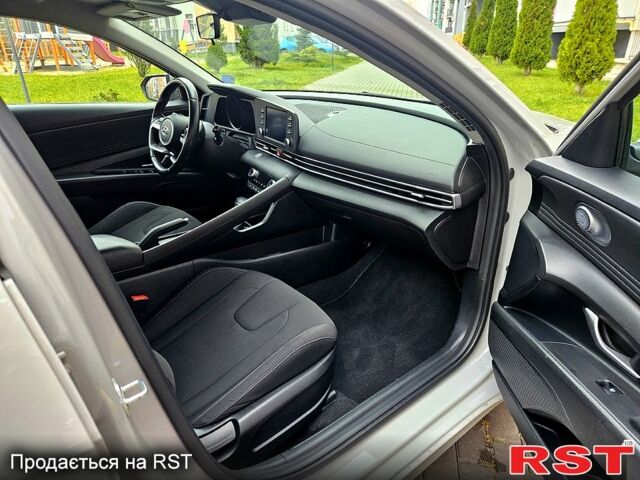 Сірий Хендай Елантра, об'ємом двигуна 1.6 л та пробігом 33 тис. км за 18999 $, фото 2 на Automoto.ua